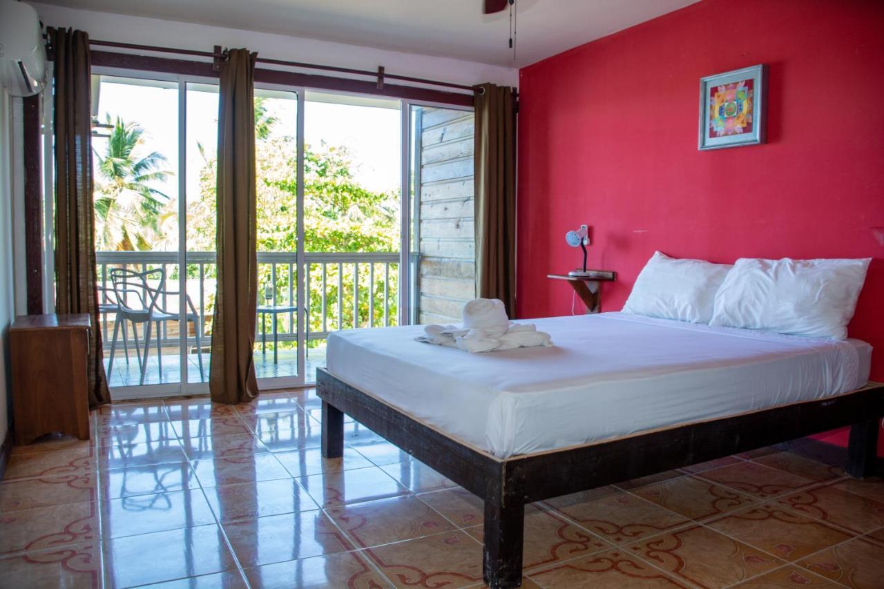 Hotel Los Balcones Over Seas Bocas Town Bagian luar foto