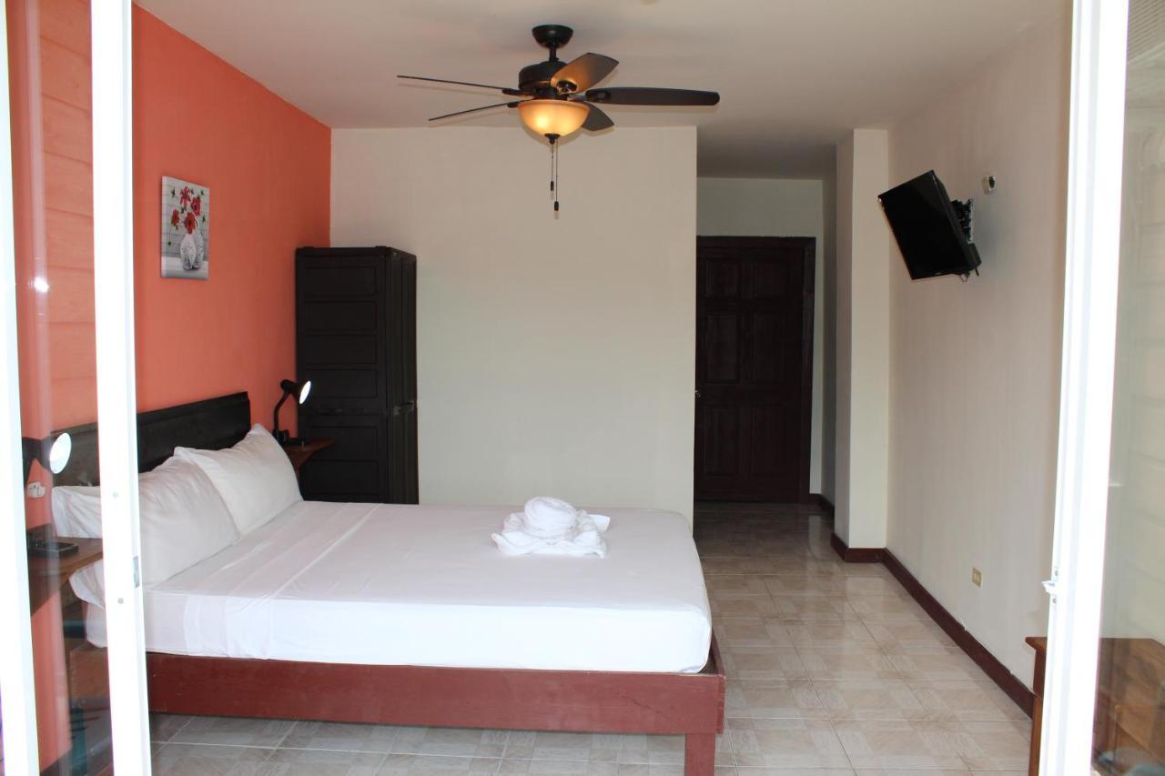 Hotel Los Balcones Over Seas Bocas Town Bagian luar foto